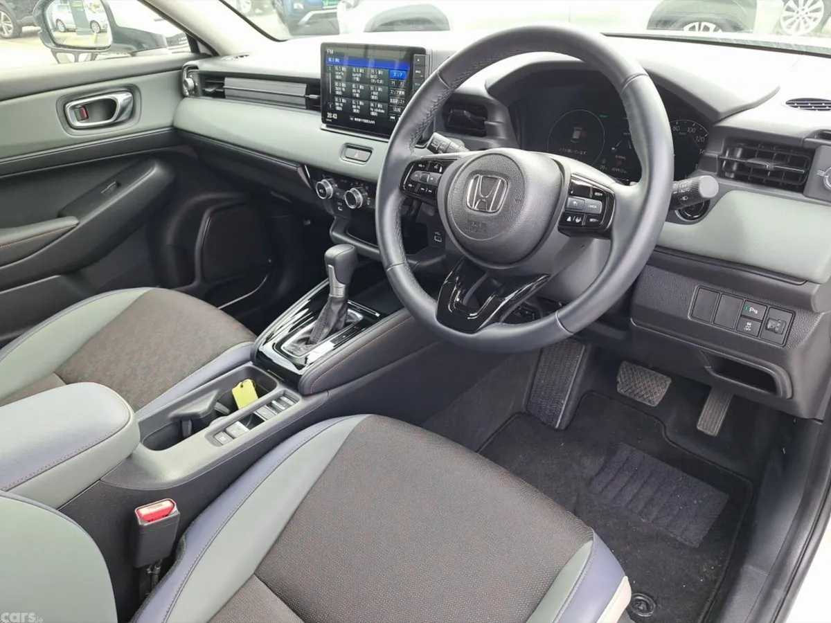 Honda Vezel SUV, Petrol Hybrid, 2024, White