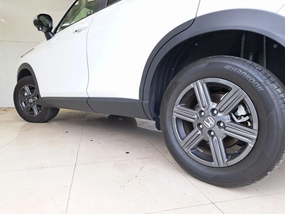 Honda Vezel SUV, Petrol Hybrid, 2024, White