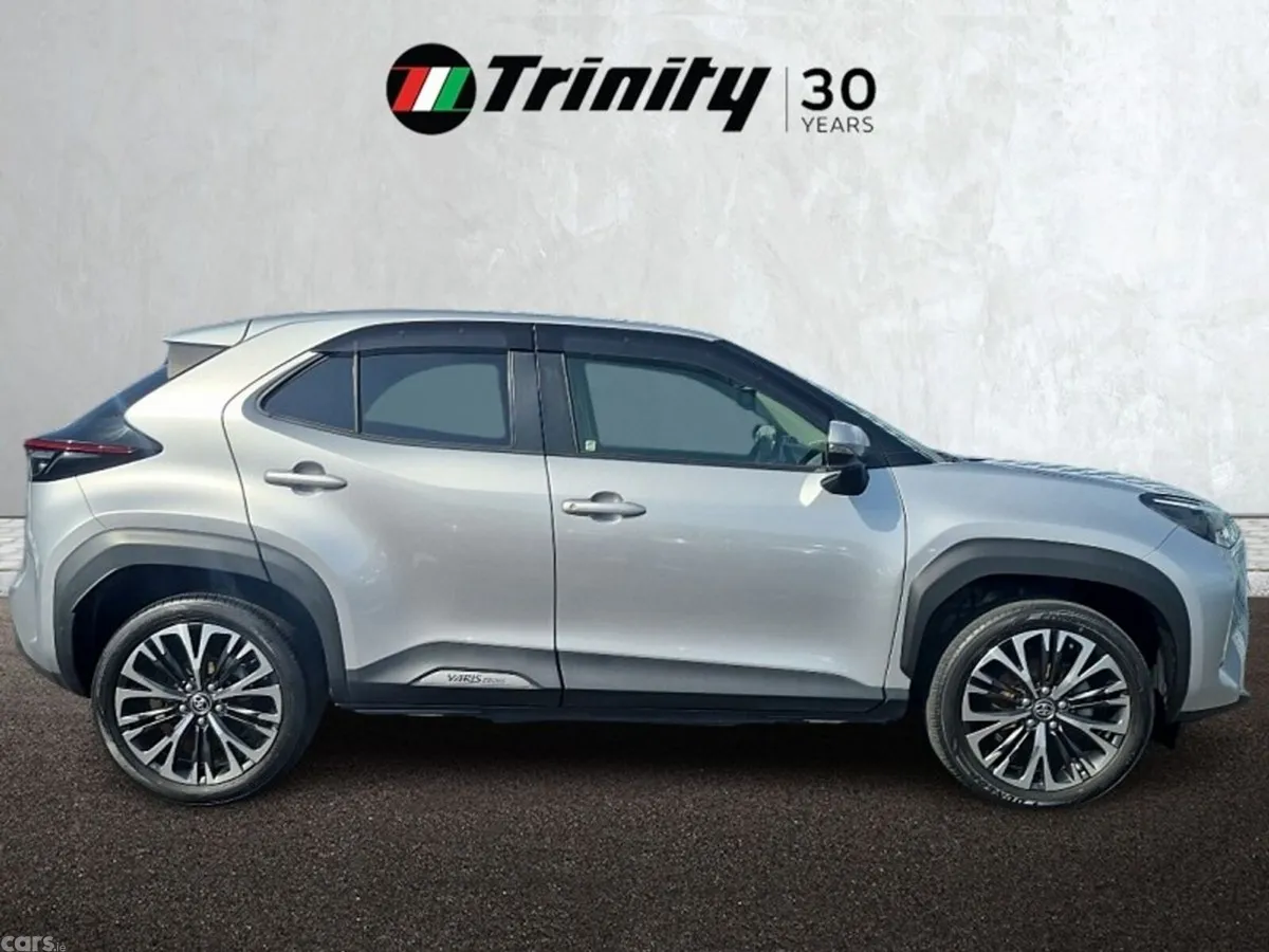 Toyota Yaris Cross SUV, Petrol Hybrid, 2021, Silver