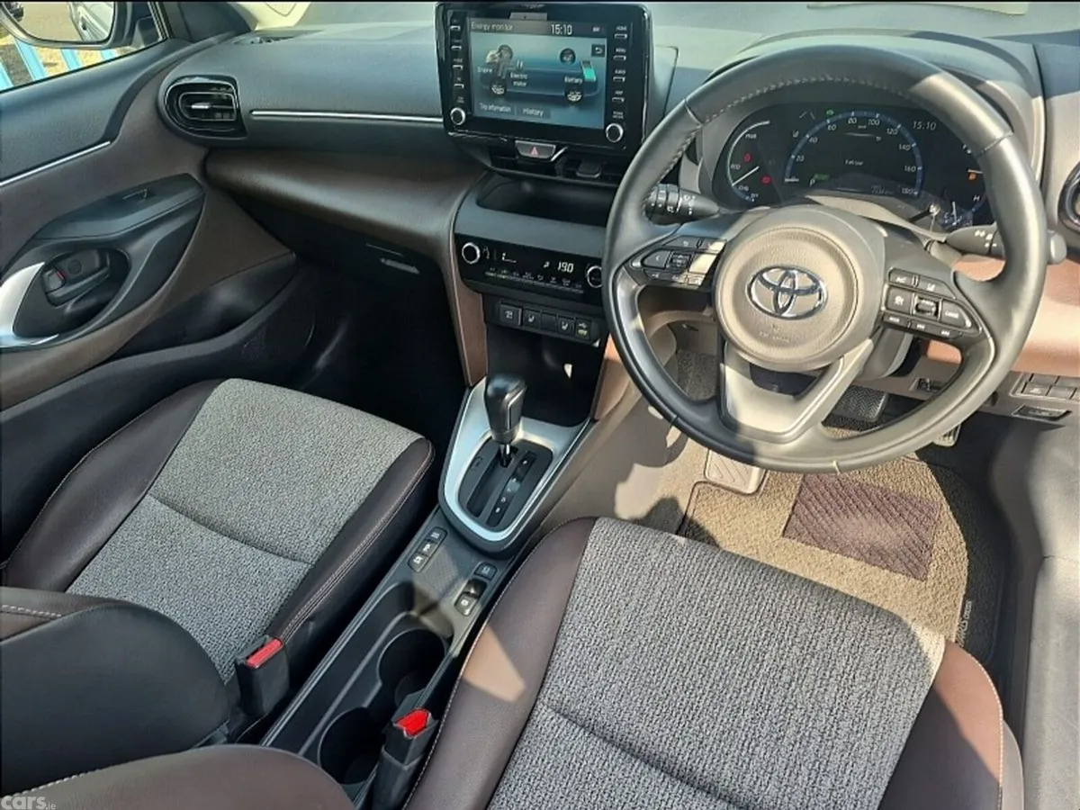 Toyota Yaris Cross SUV, Petrol Hybrid, 2021, Silver