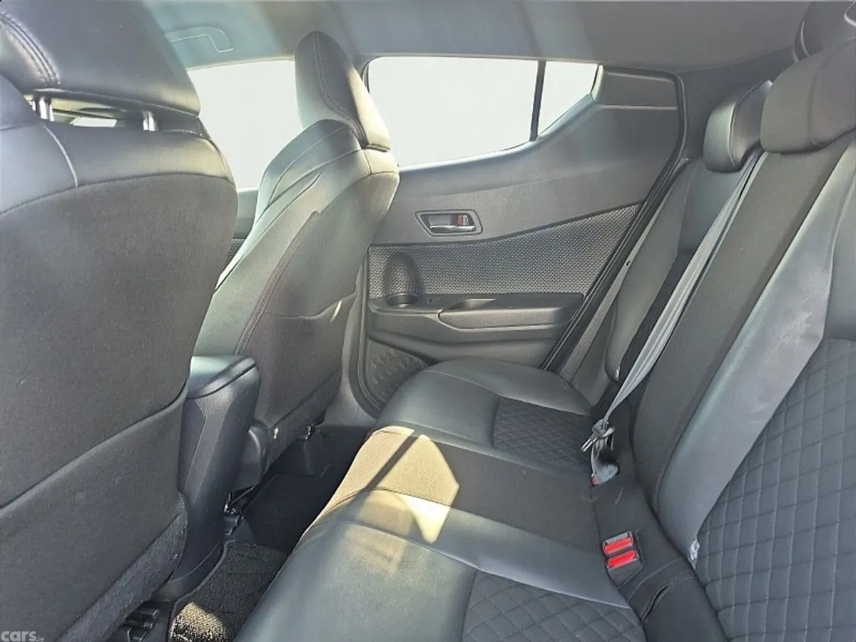 Toyota C-HR SUV, Petrol Hybrid, 2021, White