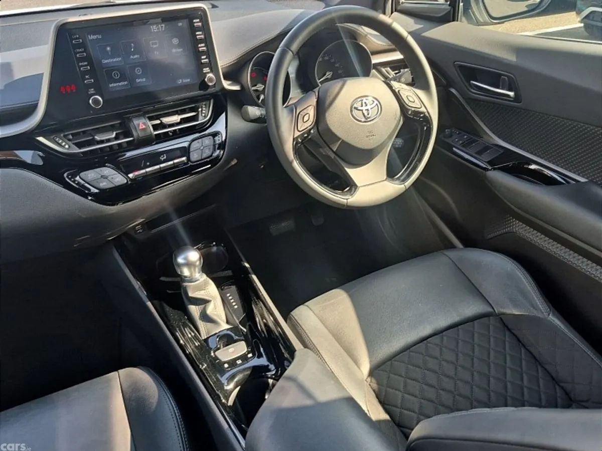 Toyota C-HR SUV, Petrol Hybrid, 2021, White