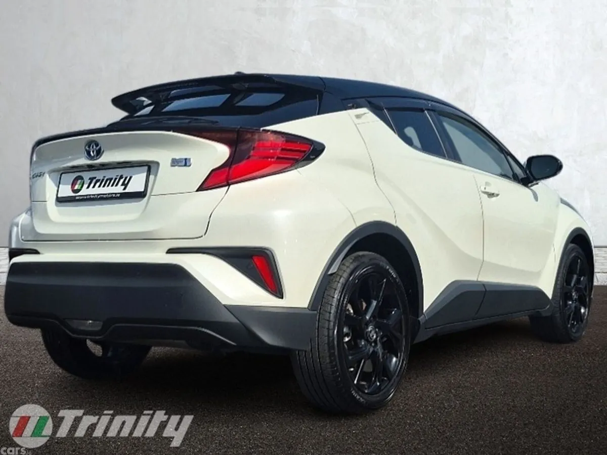 Toyota C-HR SUV, Petrol Hybrid, 2021, White