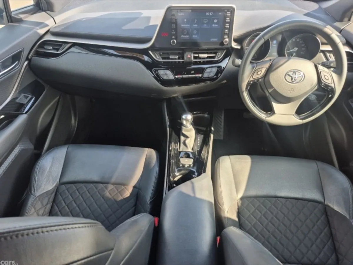 Toyota C-HR SUV, Petrol Hybrid, 2021, White