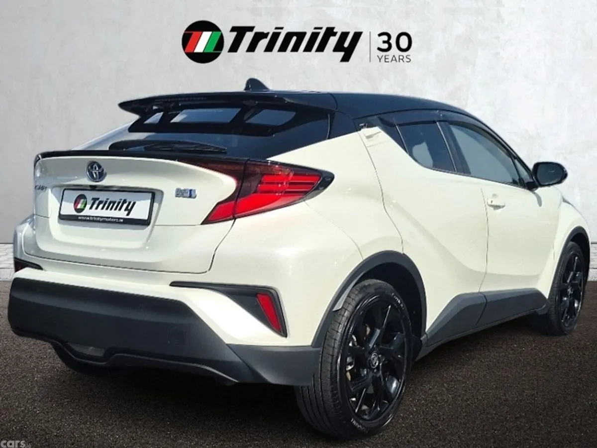 Toyota C-HR SUV, Petrol Hybrid, 2021, White