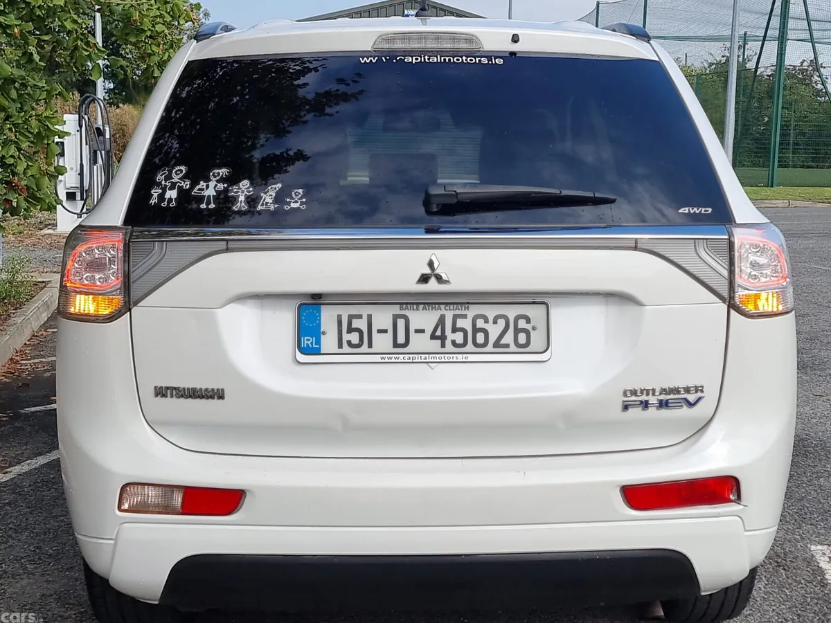 Mitsubishi Outlander SUV, Petrol Plug-in Hybrid, 2015, White