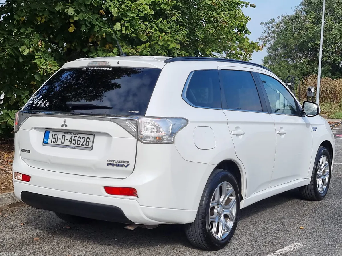Mitsubishi Outlander SUV, Petrol Plug-in Hybrid, 2015, White