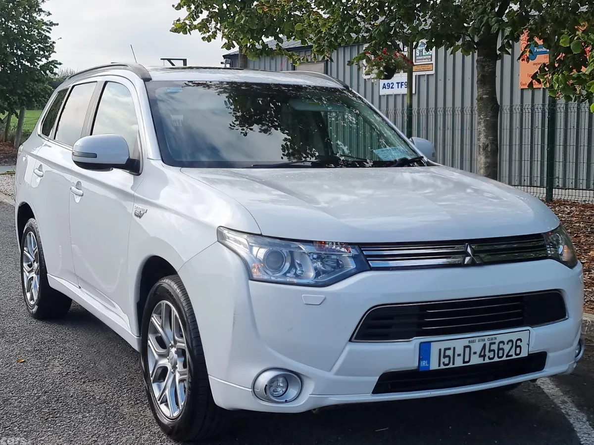 Mitsubishi Outlander SUV, Petrol Plug-in Hybrid, 2015, White