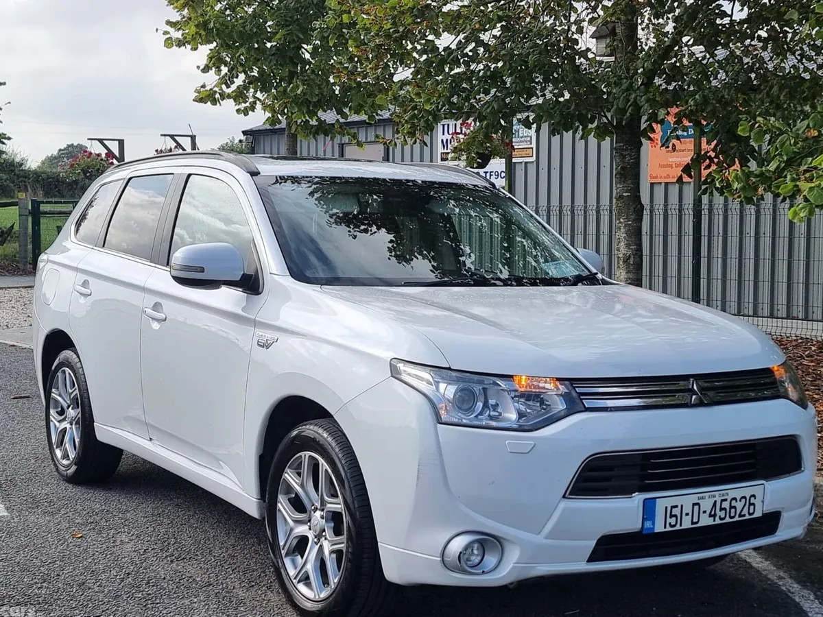 Mitsubishi Outlander SUV, Petrol Plug-in Hybrid, 2015, White