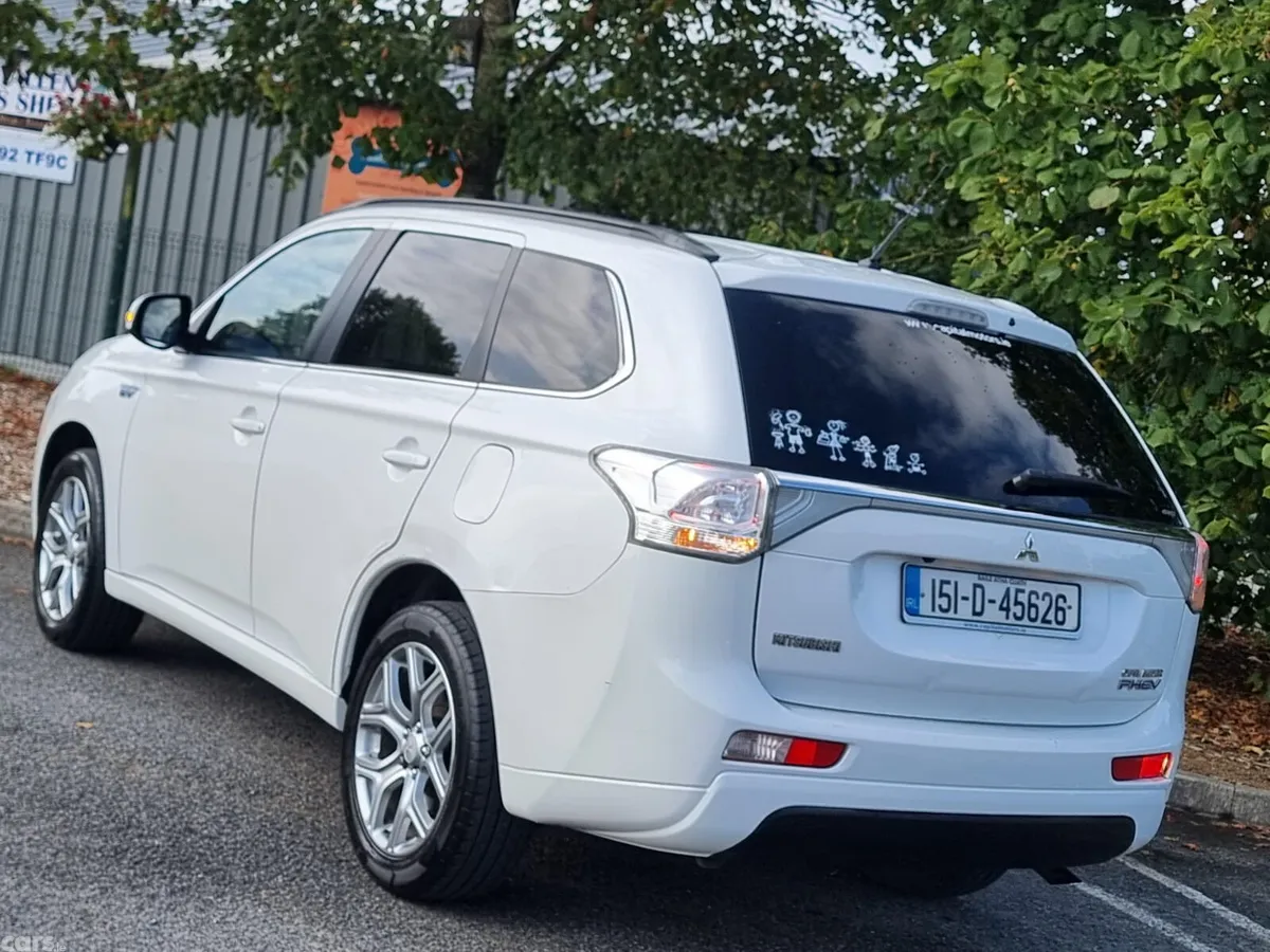Mitsubishi Outlander SUV, Petrol Plug-in Hybrid, 2015, White