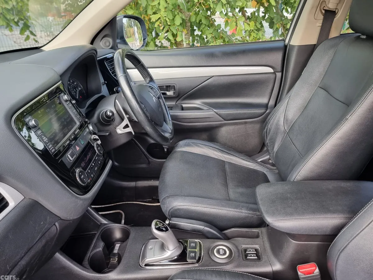 Mitsubishi Outlander SUV, Petrol Plug-in Hybrid, 2015, White