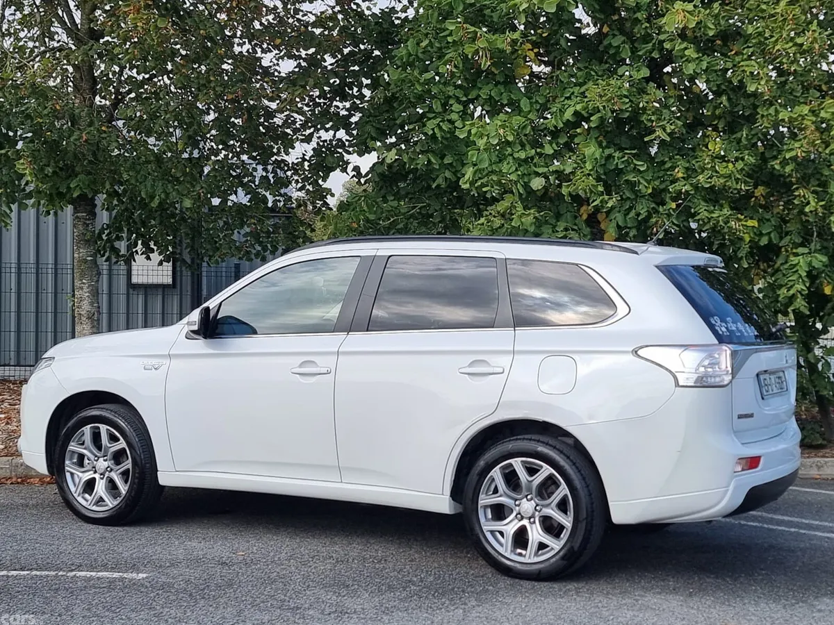 Mitsubishi Outlander SUV, Petrol Plug-in Hybrid, 2015, White