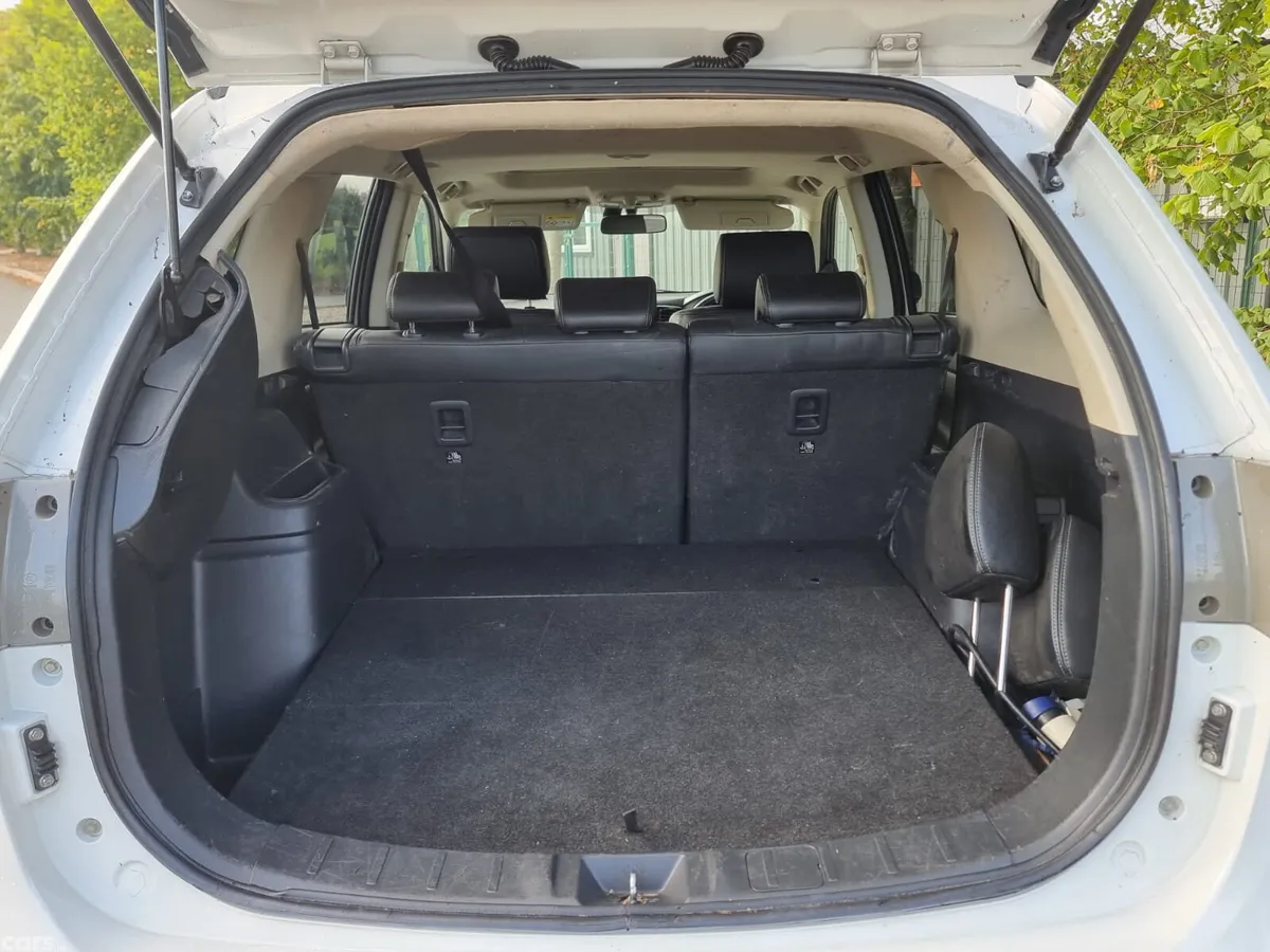 Mitsubishi Outlander SUV, Petrol Plug-in Hybrid, 2015, White
