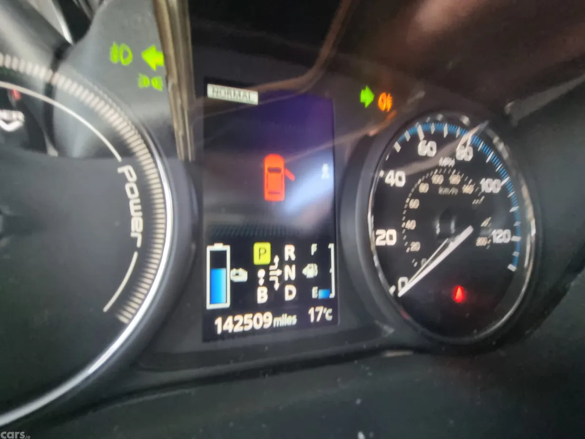 Mitsubishi Outlander SUV, Petrol Plug-in Hybrid, 2015, White