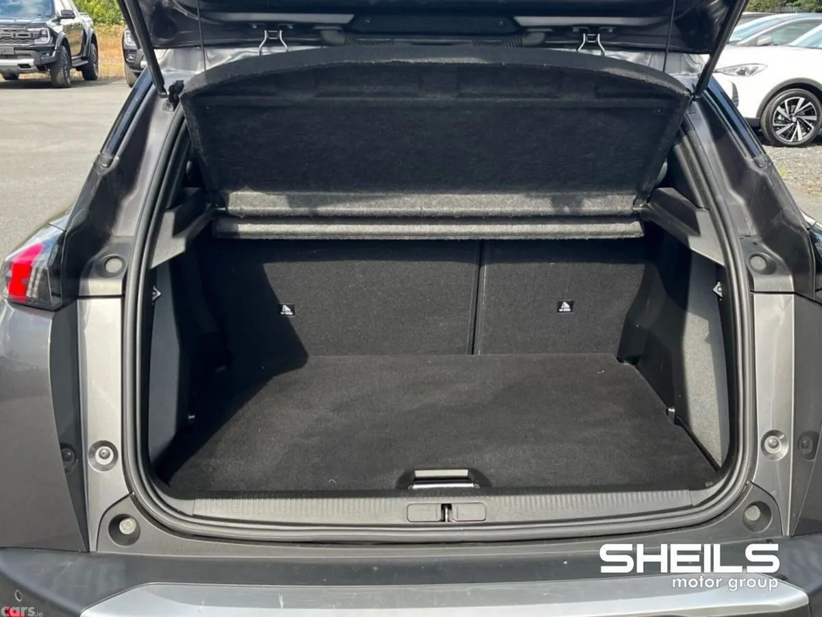 Peugeot 2008 MPV, Petrol, 2023, Grey