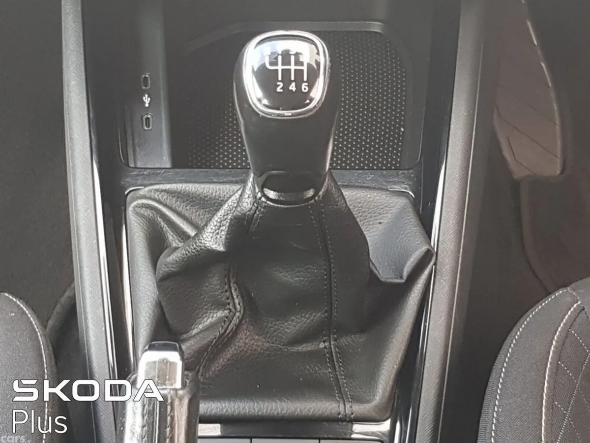 Skoda Kamiq Hatchback, Petrol, 2023, Grey