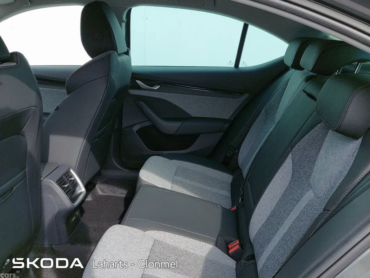 Skoda Octavia Saloon, Diesel, 2026, Grey