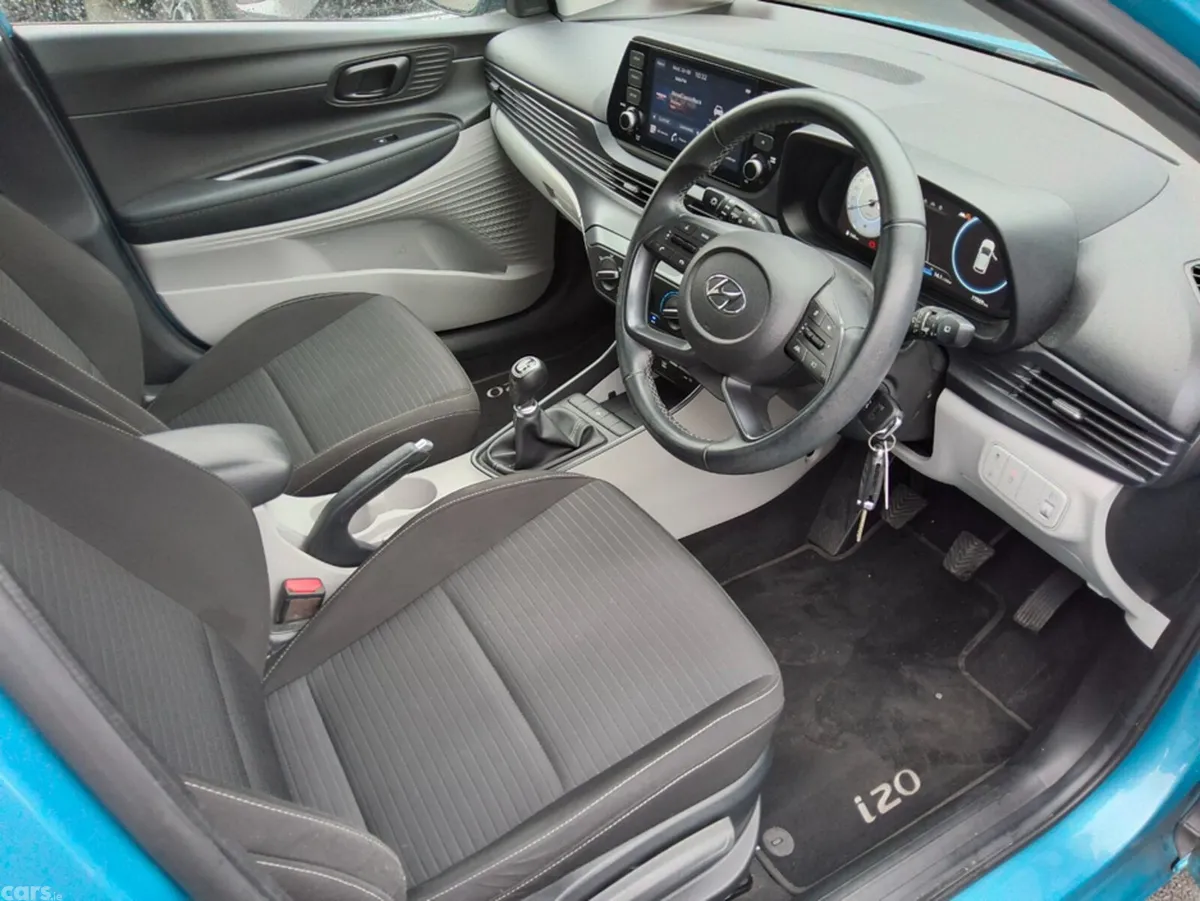 Hyundai i20 Hatchback, Petrol, 2023, Blue