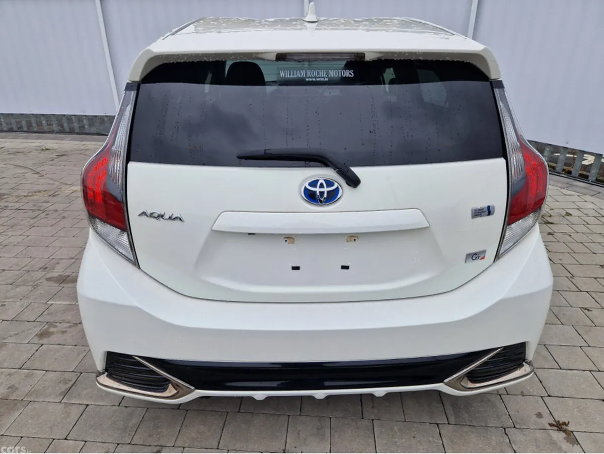 Toyota Aqua Hatchback, Petrol Hybrid, 2015, White