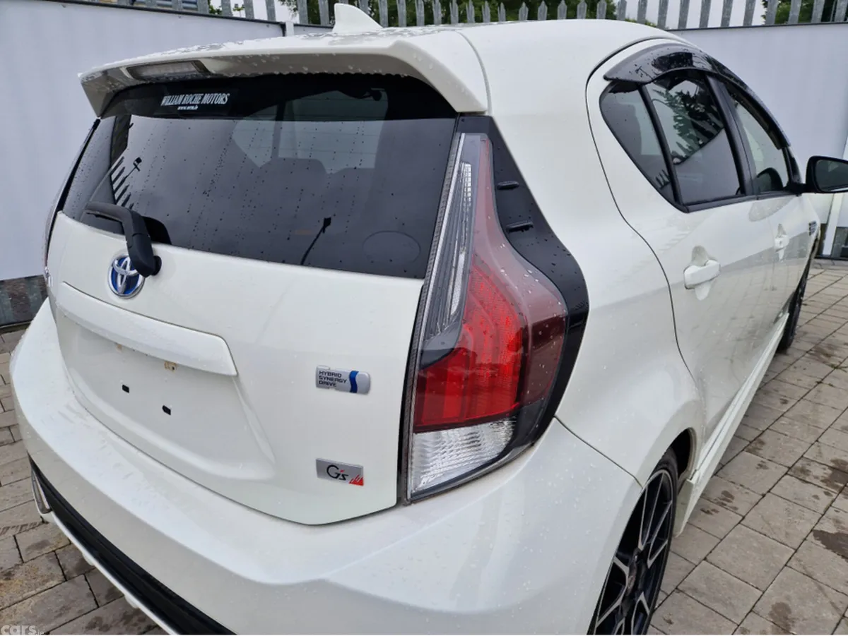 Toyota Aqua Hatchback, Petrol Hybrid, 2015, White