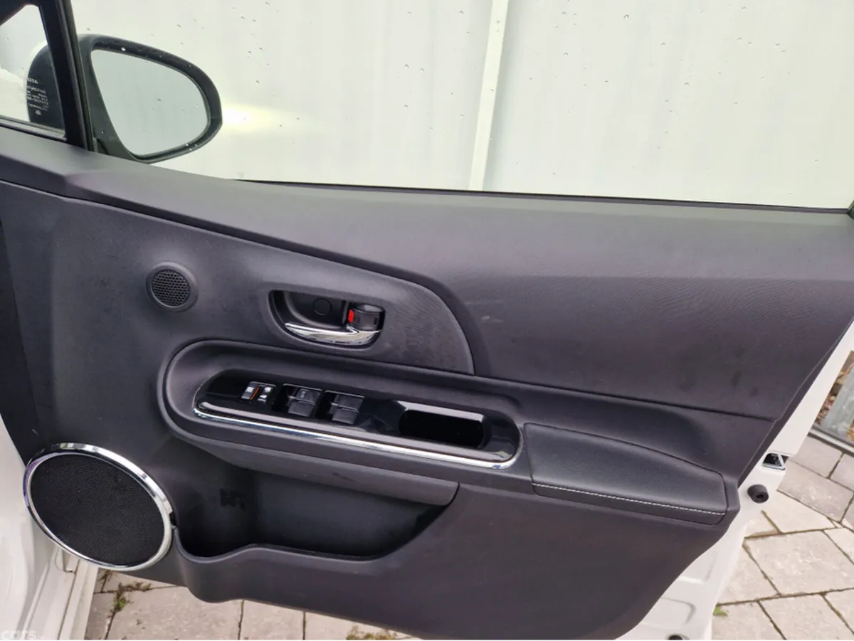 Toyota Aqua Hatchback, Petrol Hybrid, 2015, White