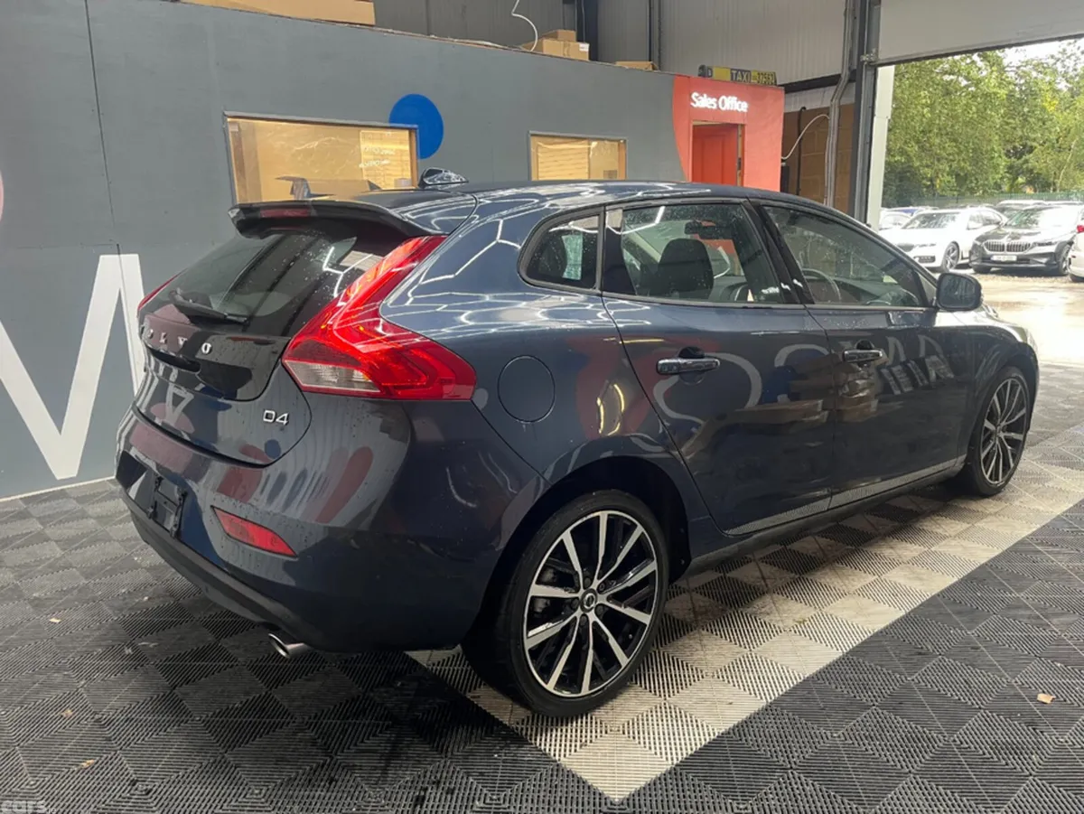Volvo V40 Estate, Diesel, 2018, Blue