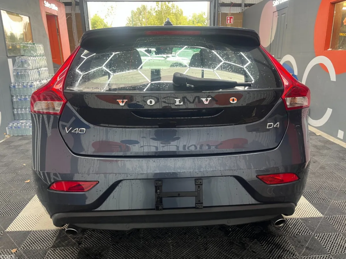 Volvo V40 Estate, Diesel, 2018, Blue