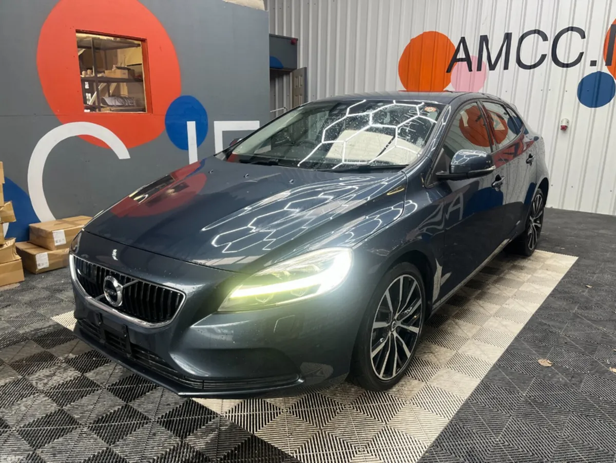 Volvo V40 Estate, Diesel, 2018, Blue