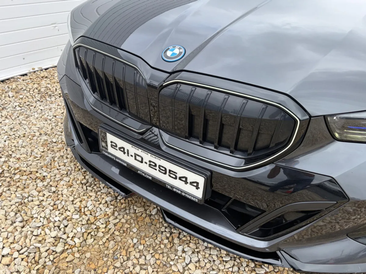 BMW 5-Series Saloon, Petrol Plug-in Hybrid, 2024, Grey