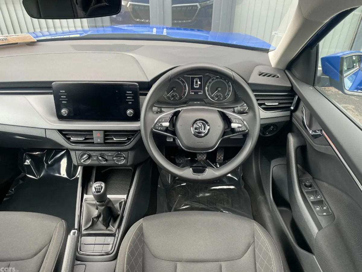 Skoda Kamiq Hatchback, Petrol, 2023, Blue