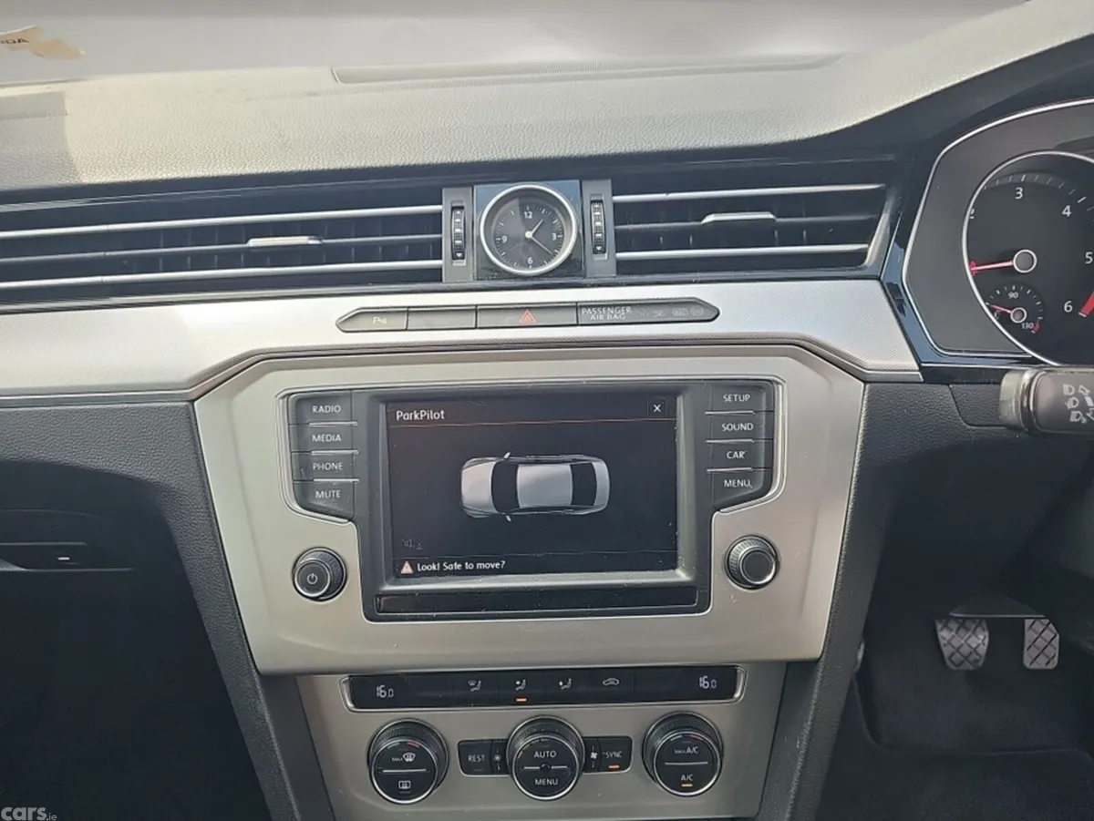 Volkswagen Passat Saloon, Diesel, 2016, Red