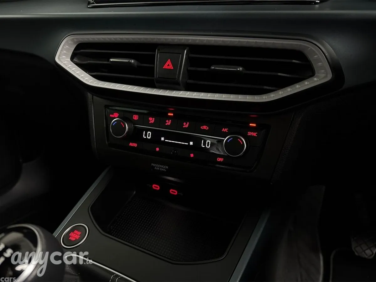 SEAT Arona Hatchback, Petrol, 2023, Red