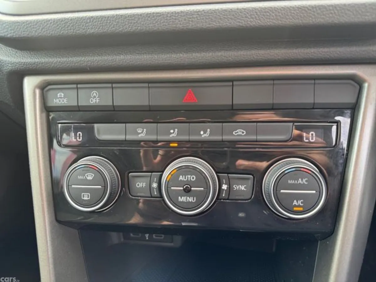 Volkswagen T-Roc Estate, Petrol, 2022, White