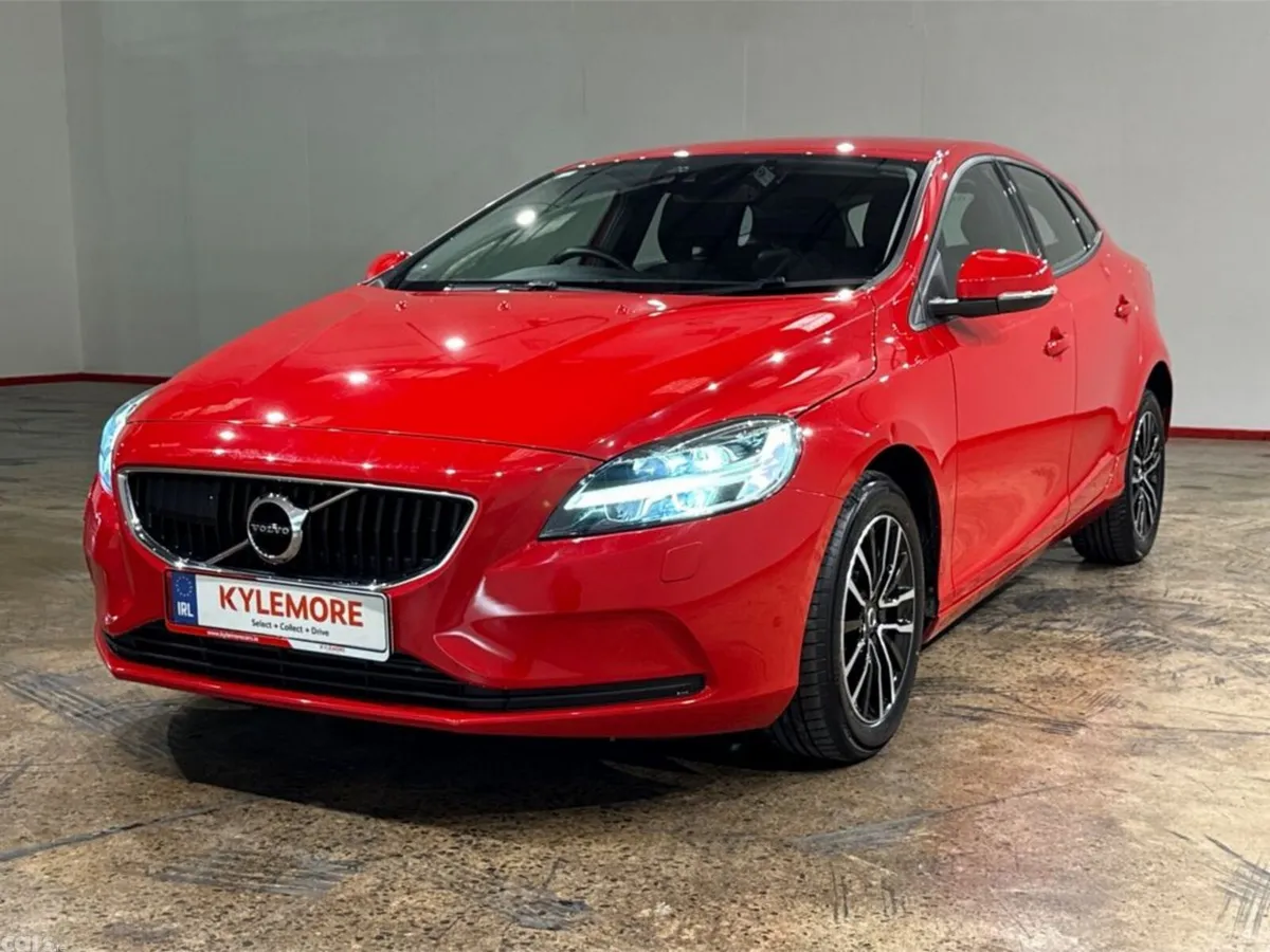 Volvo V40 Hatchback, Petrol, 2019, Red
