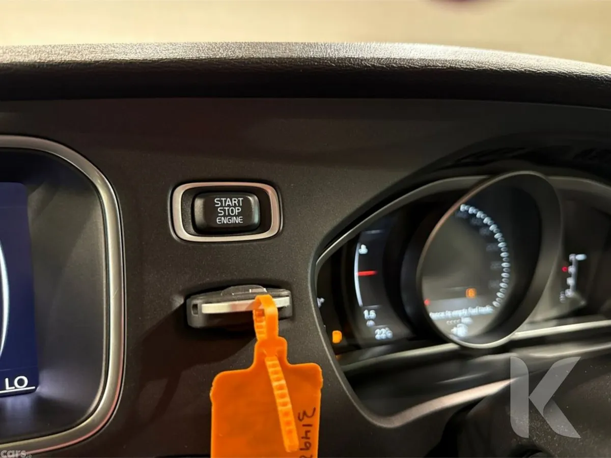Volvo V40 Hatchback, Petrol, 2019, Red