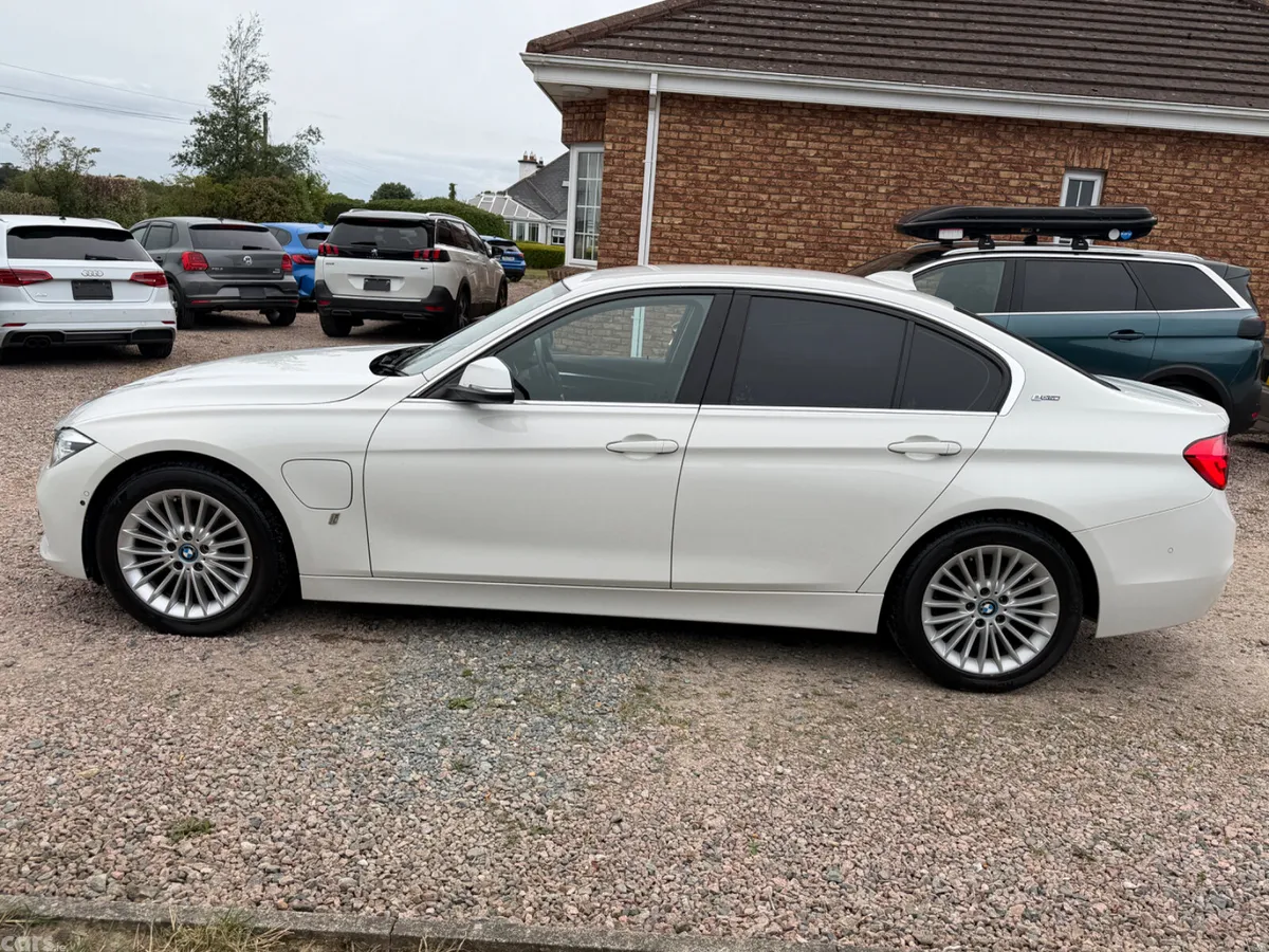 BMW 3-Series Saloon, Petrol Plug-in Hybrid, 2017, White