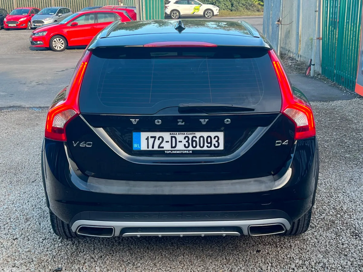 Volvo V60 Hatchback, Diesel, 2017, Black