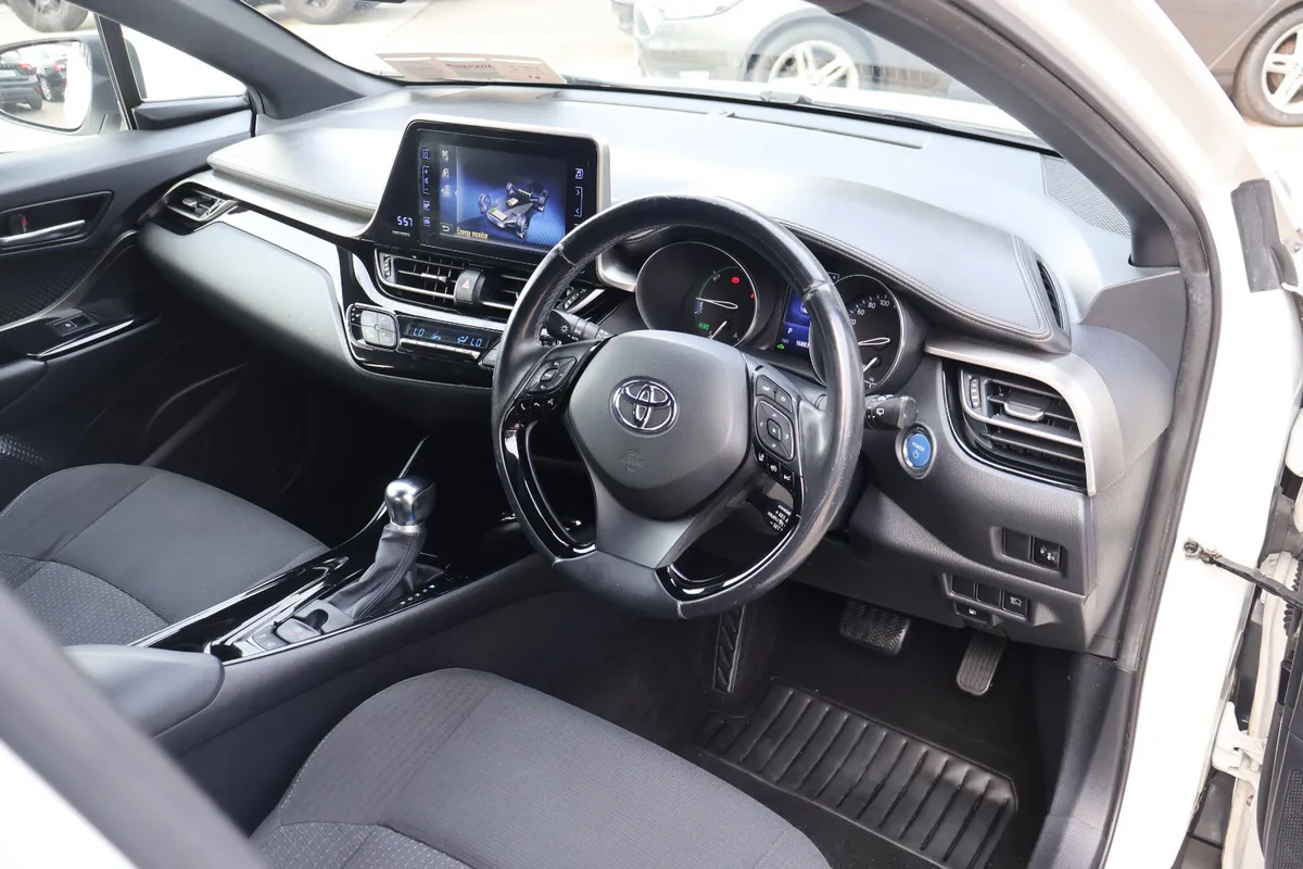 Toyota C-HR Hatchback, Petrol Hybrid, 2019, White