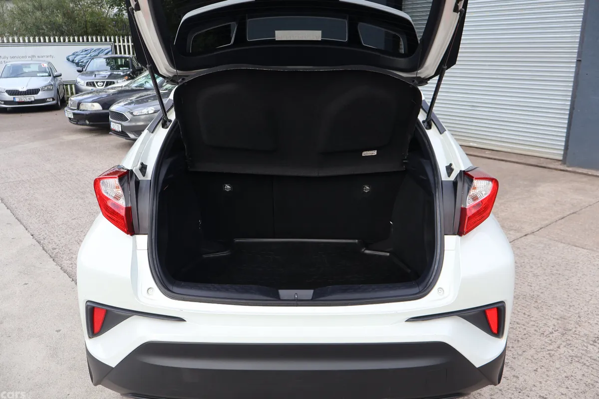 Toyota C-HR Hatchback, Petrol Hybrid, 2019, White