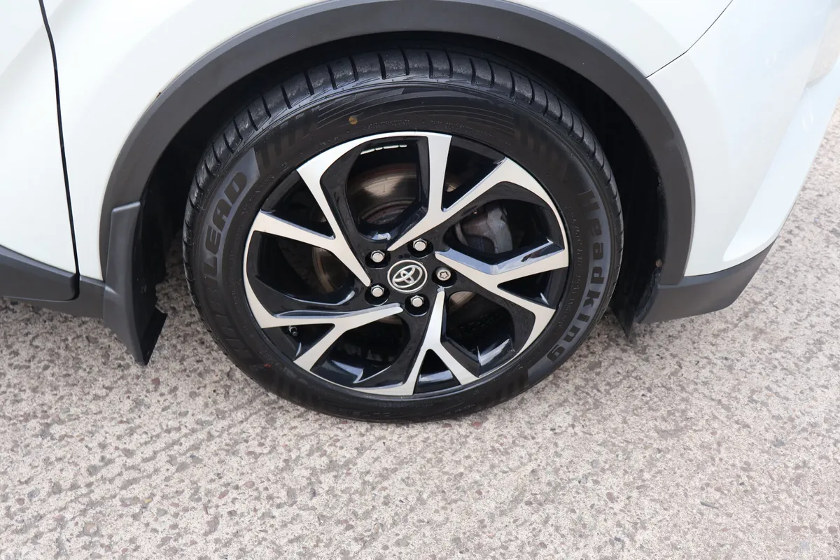 Toyota C-HR Hatchback, Petrol Hybrid, 2019, White