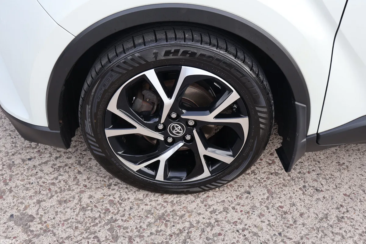Toyota C-HR Hatchback, Petrol Hybrid, 2019, White