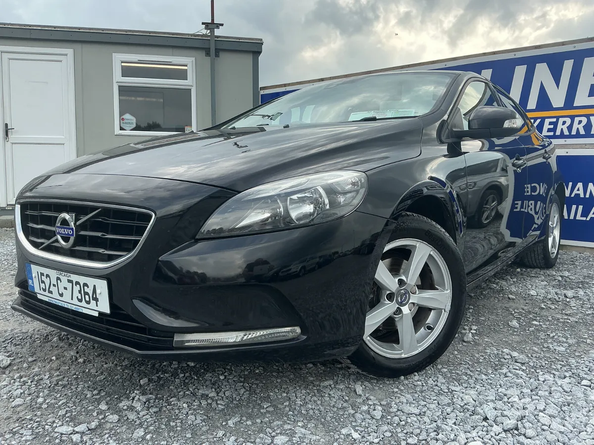 Volvo V40 Hatchback, Diesel, 2015, Black