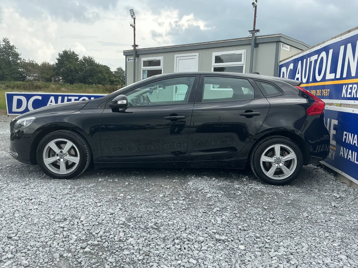 Volvo V40 Hatchback, Diesel, 2015, Black