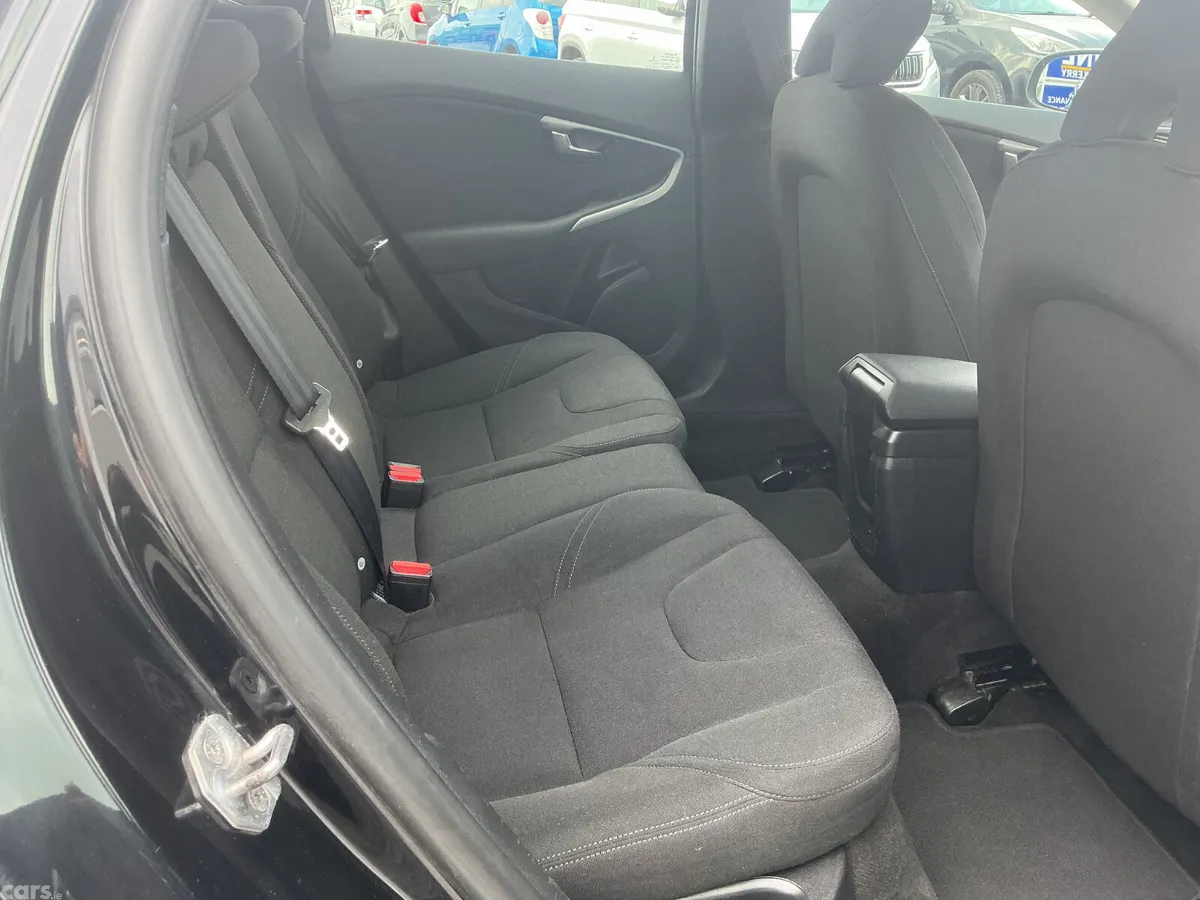 Volvo V40 Hatchback, Diesel, 2015, Black