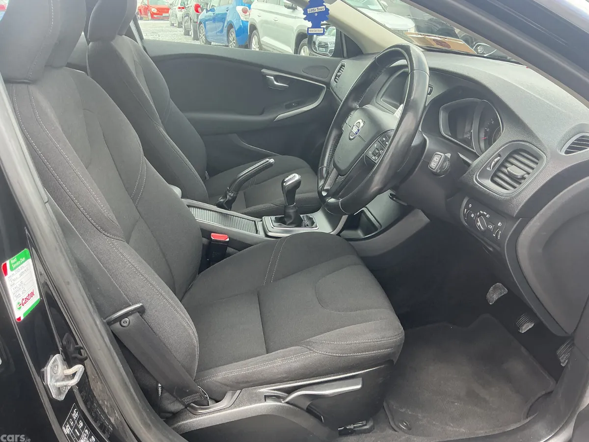 Volvo V40 Hatchback, Diesel, 2015, Black