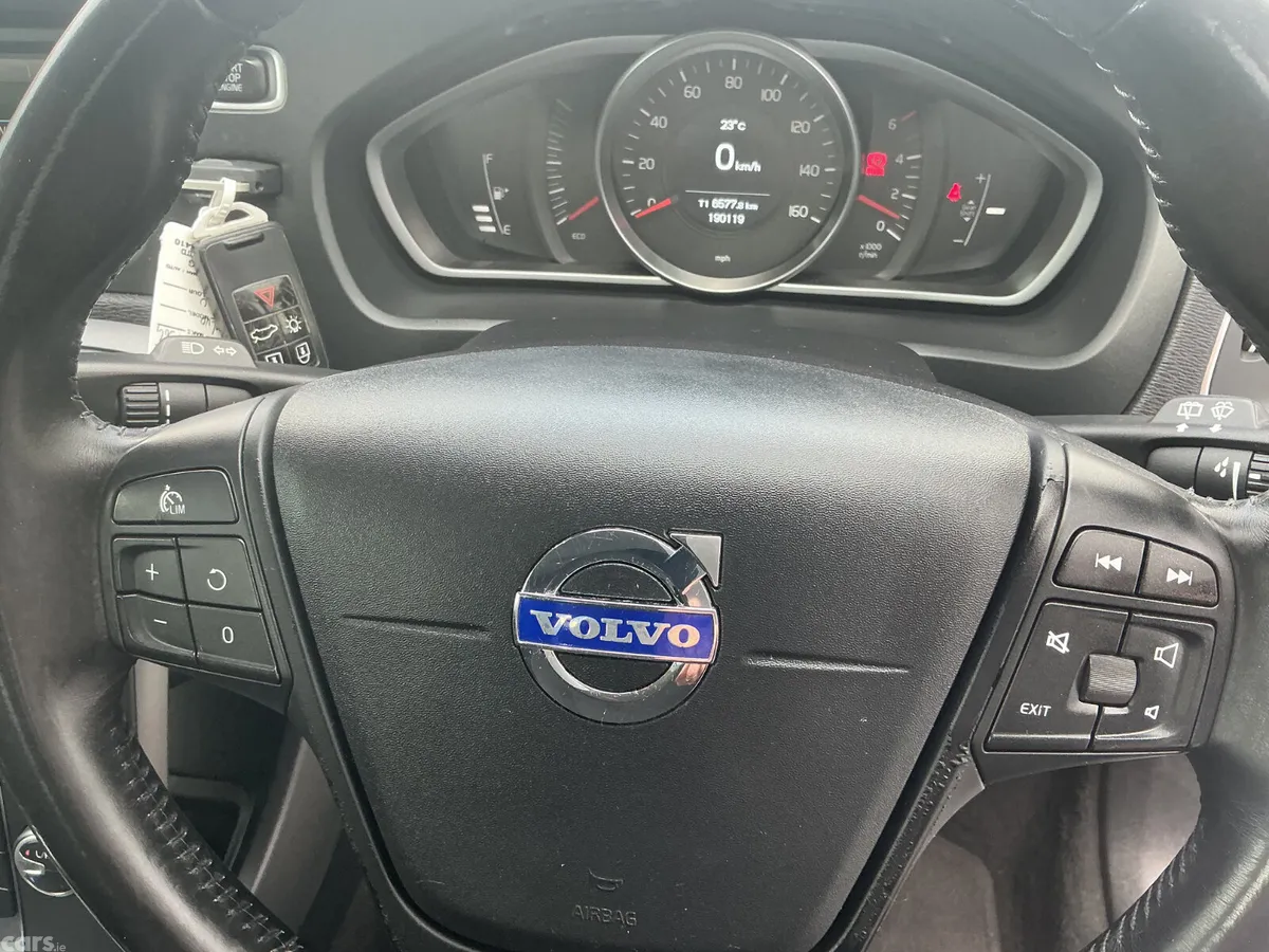 Volvo V40 Hatchback, Diesel, 2015, Black