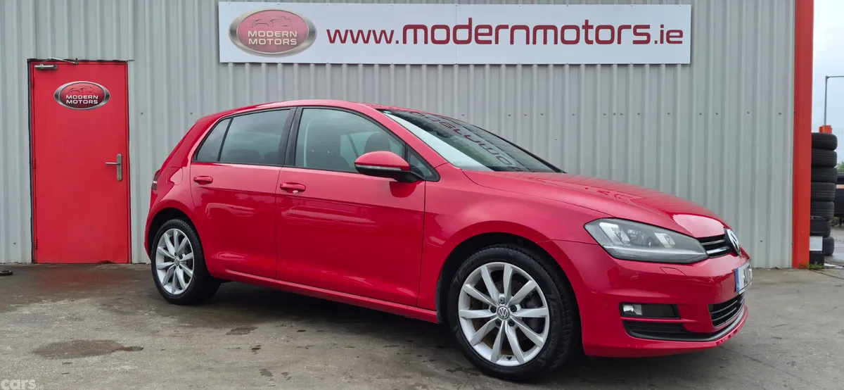 Volkswagen Golf Hatchback, Petrol, 2017, Red