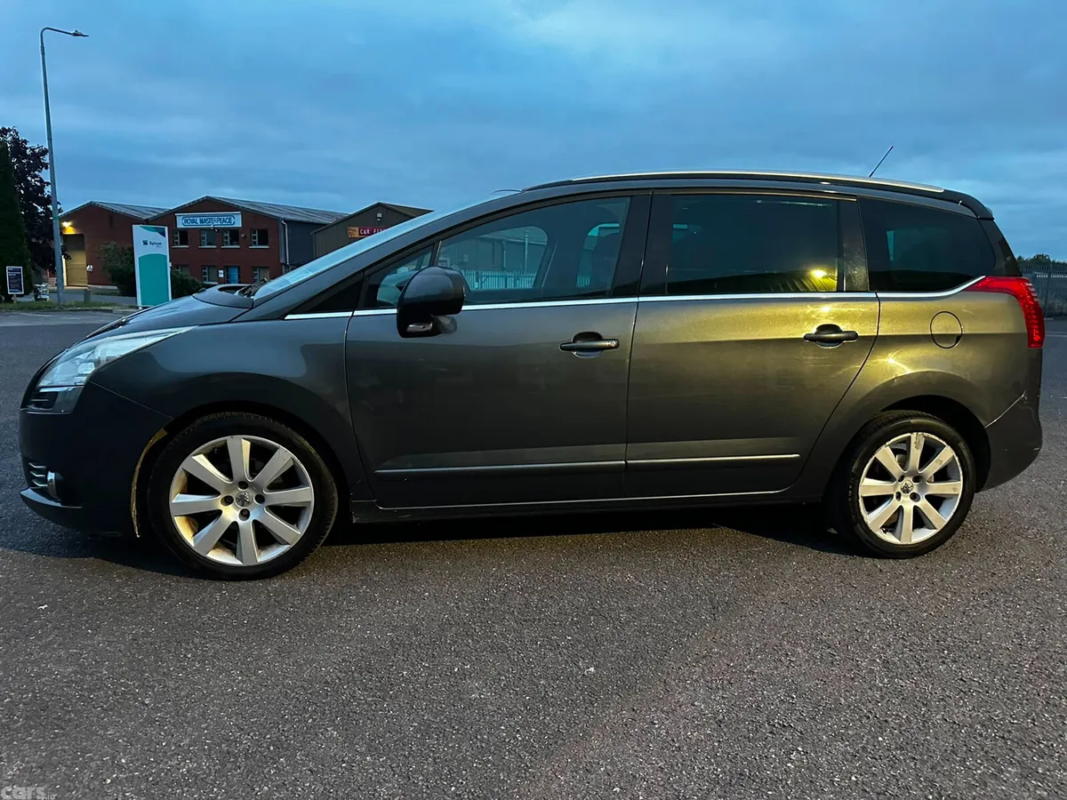 Peugeot 5008 MPV, Diesel, 2013, Grey