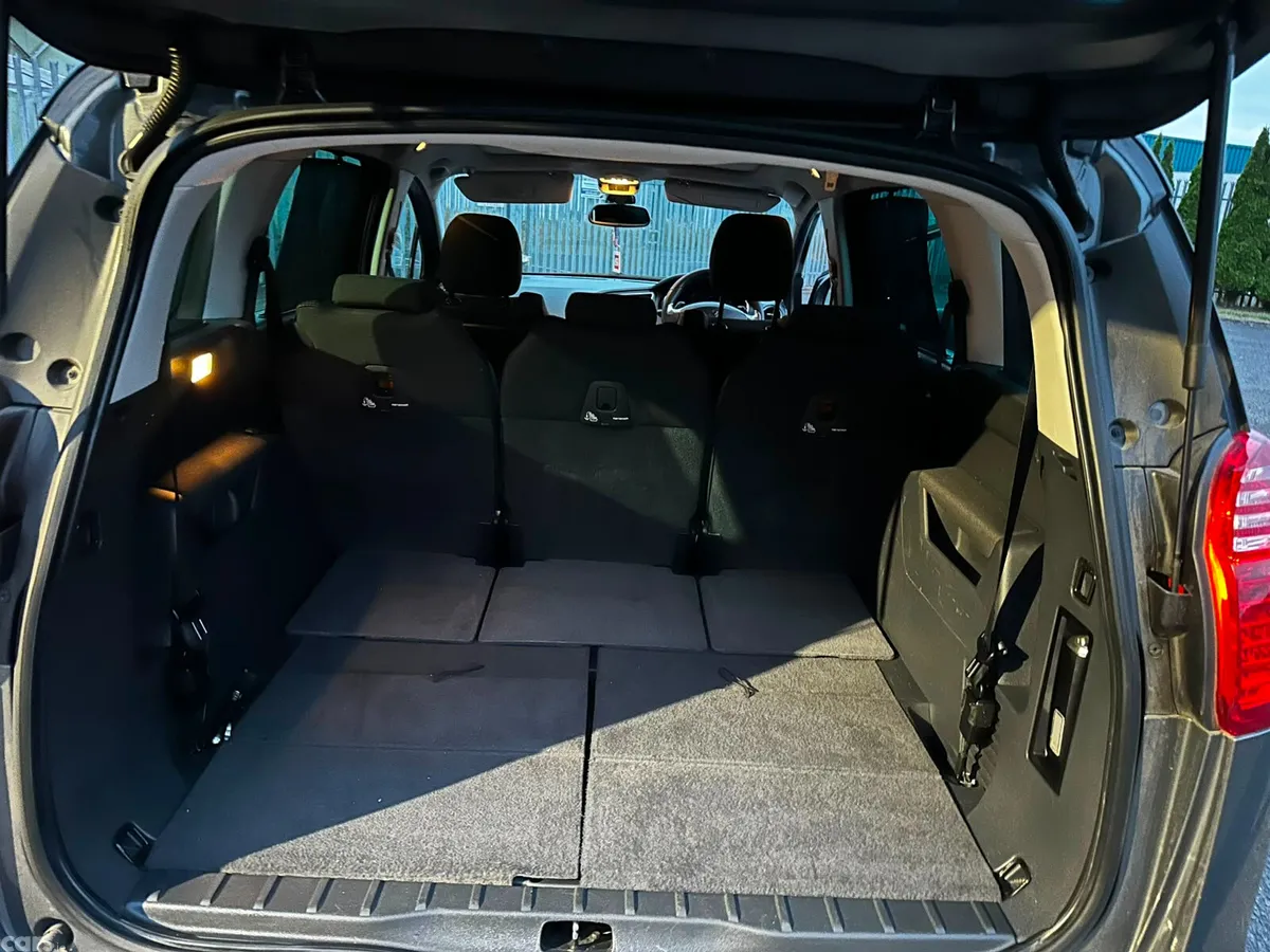 Peugeot 5008 MPV, Diesel, 2013, Grey