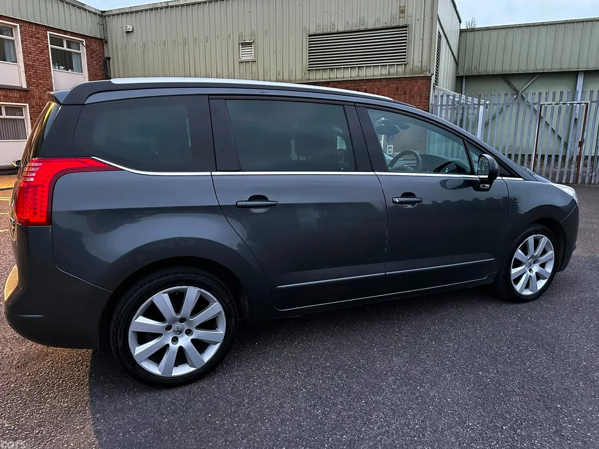 Peugeot 5008 MPV, Diesel, 2013, Grey